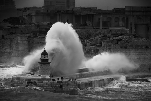 tranceliner-gale-winds-oceanside-lighthouse-water-break