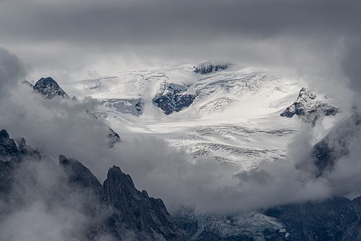 99tollap-alps-cloudy-snow-capped